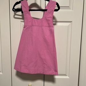 Adorable pink criss cross back slightly cropped top